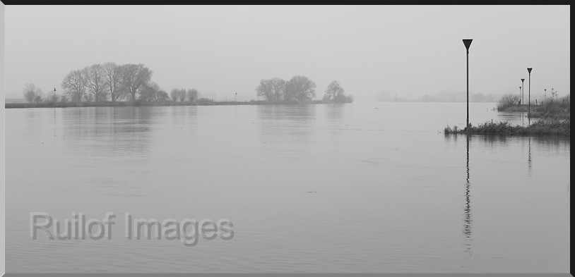 IJssel in nevel.jpg